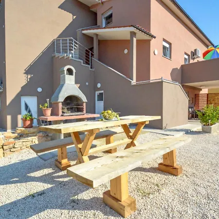 B&b-1 By Interhome Ližnjan