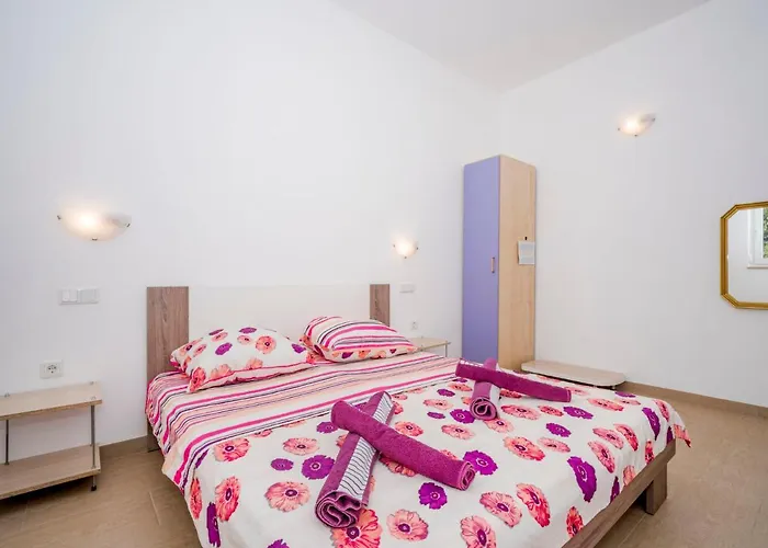 B&b-1 By Interhome * Ližnjan