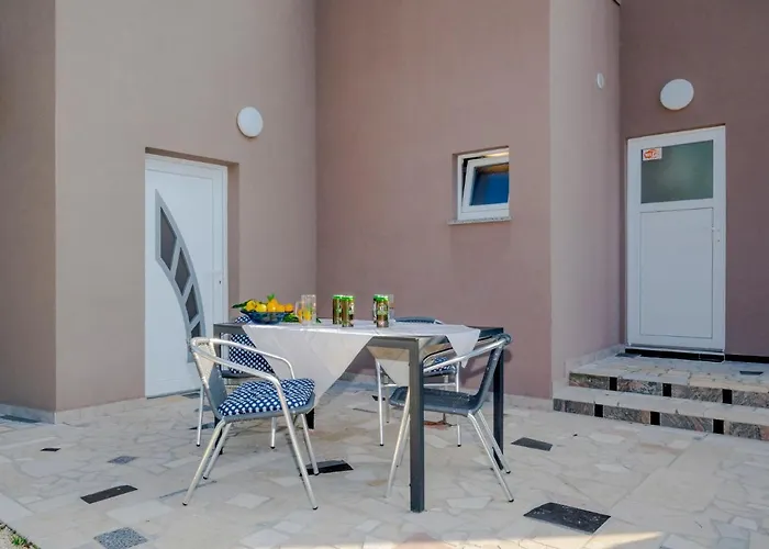 B&b-1 By Interhome Appartement Ližnjan