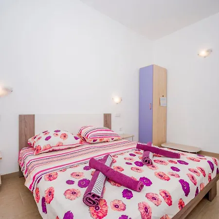 B&b-1 By Interhome * Ližnjan